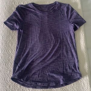 Lululemon tshirt
